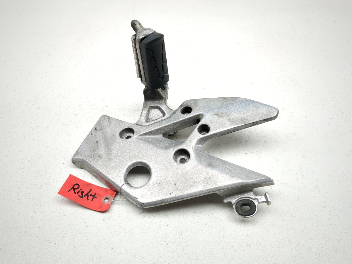 13-18 Honda CB500X Right Front  Driver Foot Peg 50600-MGZA-J000