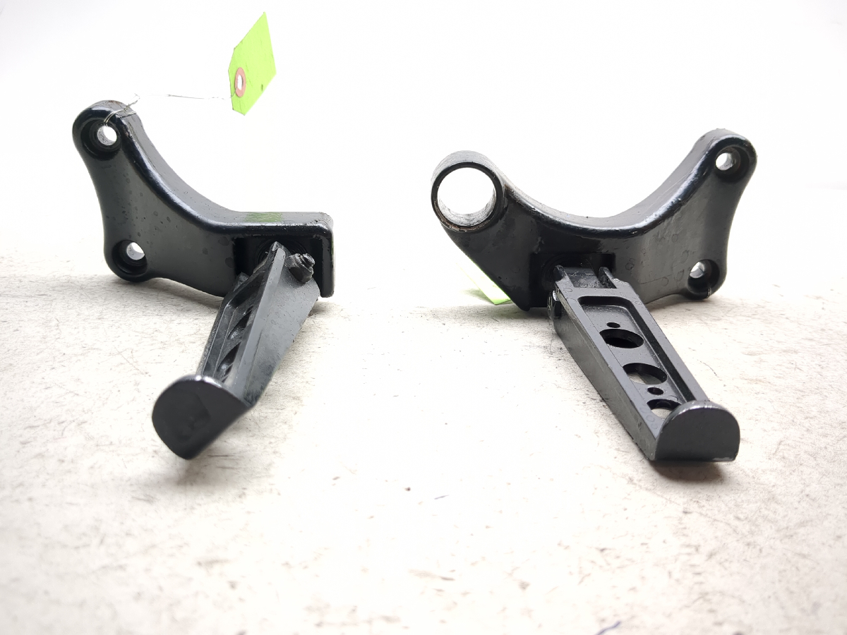02-04 Kawasaki VN1500 Vulcan Mean Streak Rear Passenger Foot Pegs Set