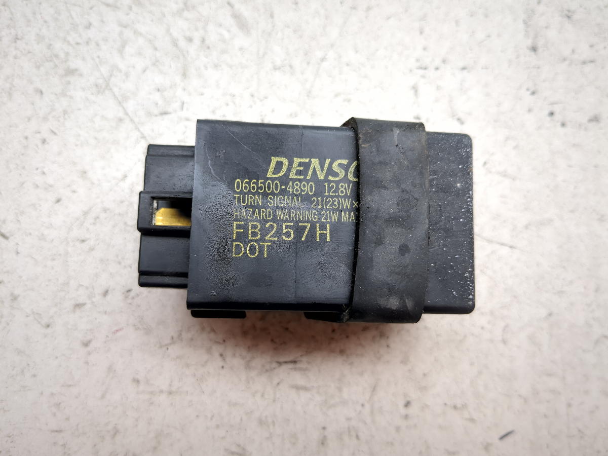02-04 Kawasaki VN1500 Vulcan Mean Streak DENSO Relay 066500-4890