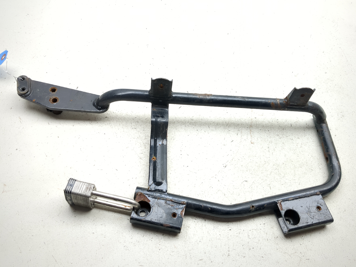 00-09 Yamaha V Star 1100 XVS1100 Rear Right Saddlebag Support Mount Bracket