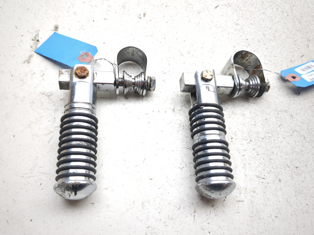 00-09 Yamaha V Star 1100 XVS1100 Front Highway Driver Foot Pegs