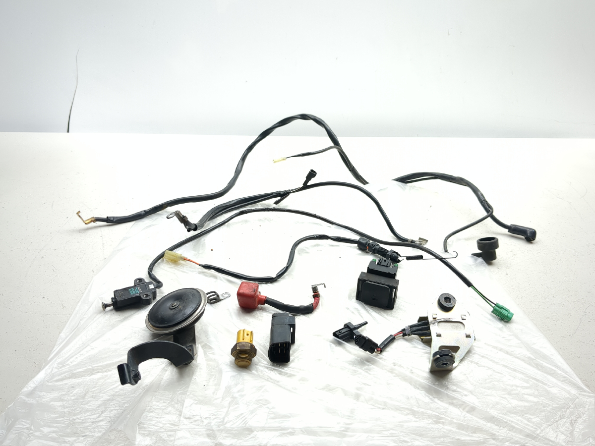 03-09 Suzuki SV 650 SV650 Relay Set Kickstand Battery Starter Brake Switch Horn
