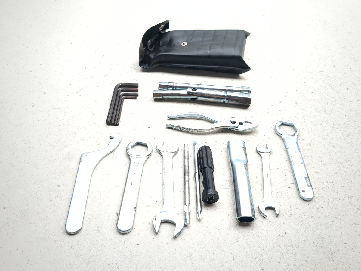 03-09 Suzuki SV 650 SV650 Tool Kit