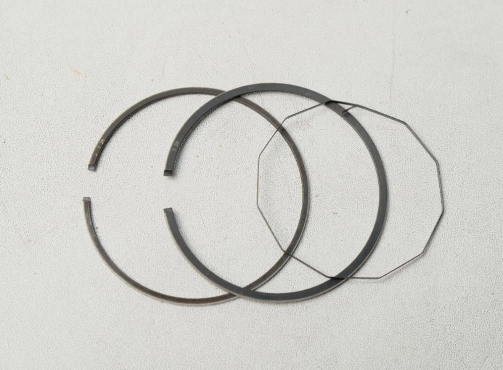 1979-1983 Yamaha MX100 OEM Piston Ring Set 0.25mm 558-11610-10