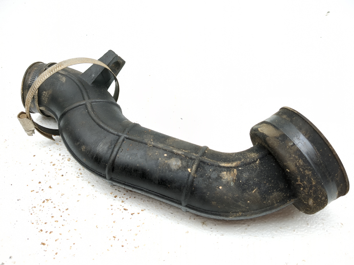 18-23 Massimo Buck 450 Air Hose Duct
