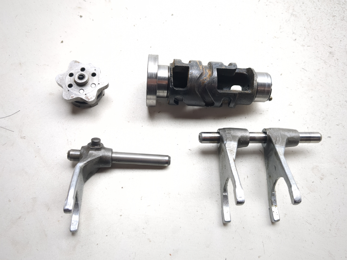 98-08 Yamaha V Star XVS 650 Transmission Shift Shifter Forks and Drum