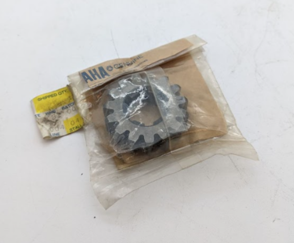 1986 Yamaha YZ125 OEM Transmission Gear, 2nd Pinion (15T) 1LX-17121-01