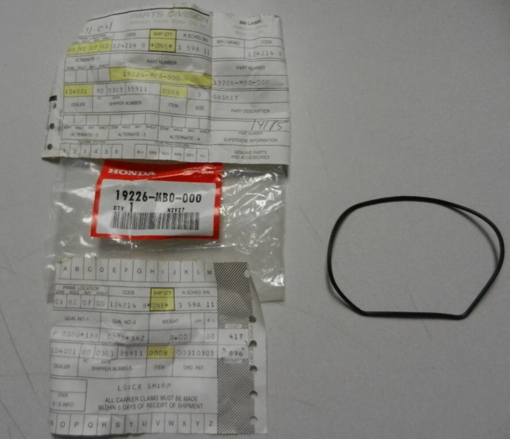 NOS Honda Pump Cover Gasket 83-86 VF1100 84-87 VF700 82-83 VF750 19226-MB0-000