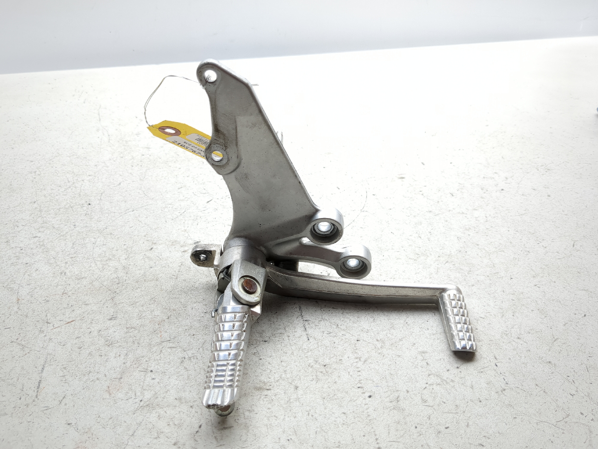 08-10 Suzuki GSXR 600 750 Front Right Driver Peg Rearset W/ Brake Pedal 298999