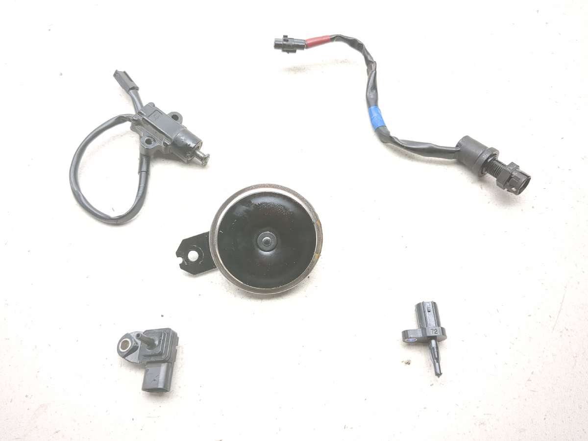 22-25 Yamaha YZF-R7 YZF R7 Kickstand Switch Brake Light Switch Horn Relay Set