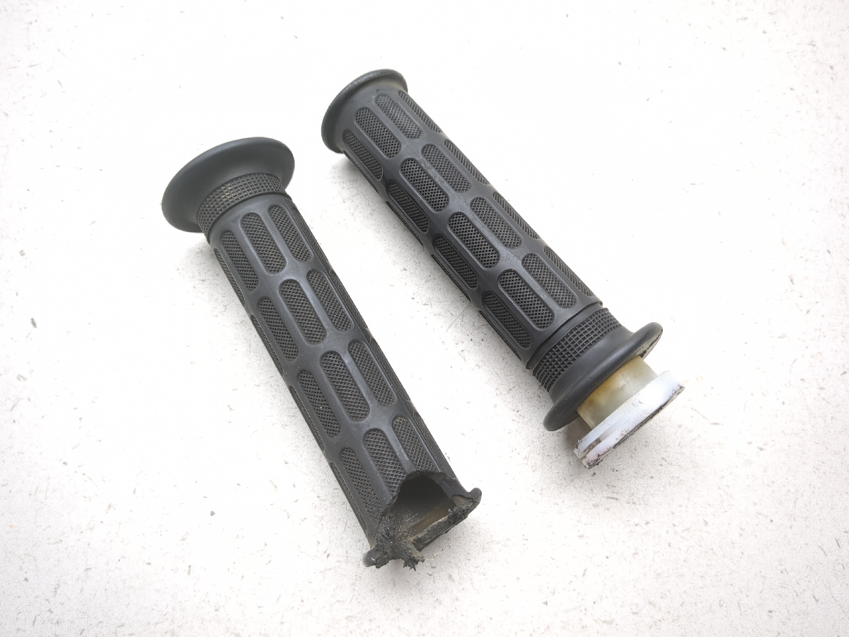 76 Honda CB125 Throttle Tube And Grips TRSH PL
