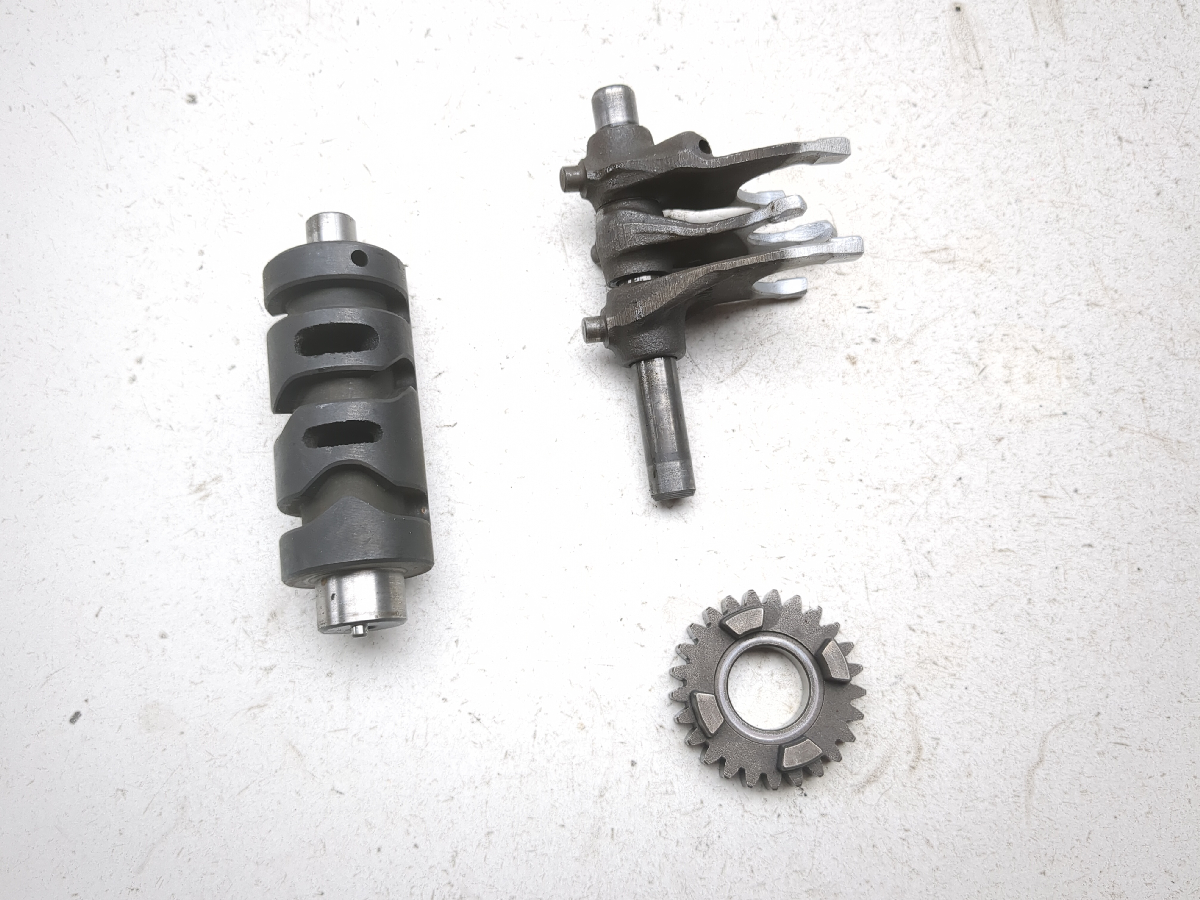 76 Honda CB125 Transmission Shift Shifter Forks and Drum