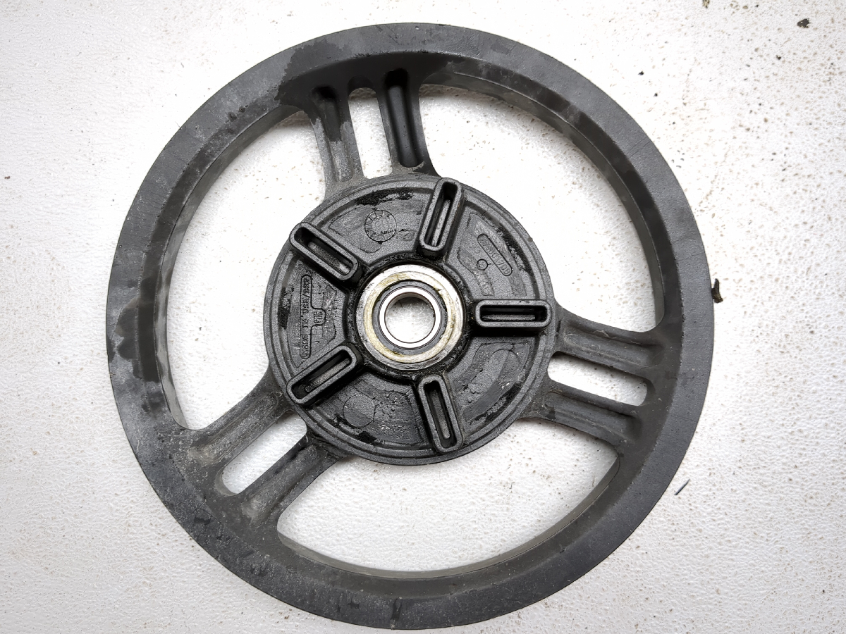 13-17  Can Am Spyder RT-S SE6 Rear Wheel Cush Drive Belt Hub Pulley 705501708