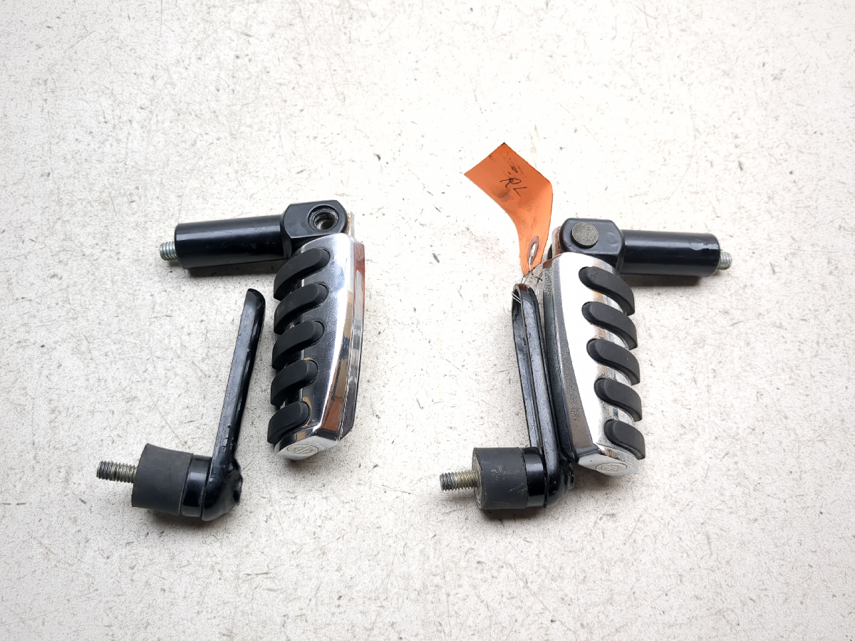 07-11 Harley FLSTC Heritage Softail Classic Air Foil Rear Foot Pegs Set Pair