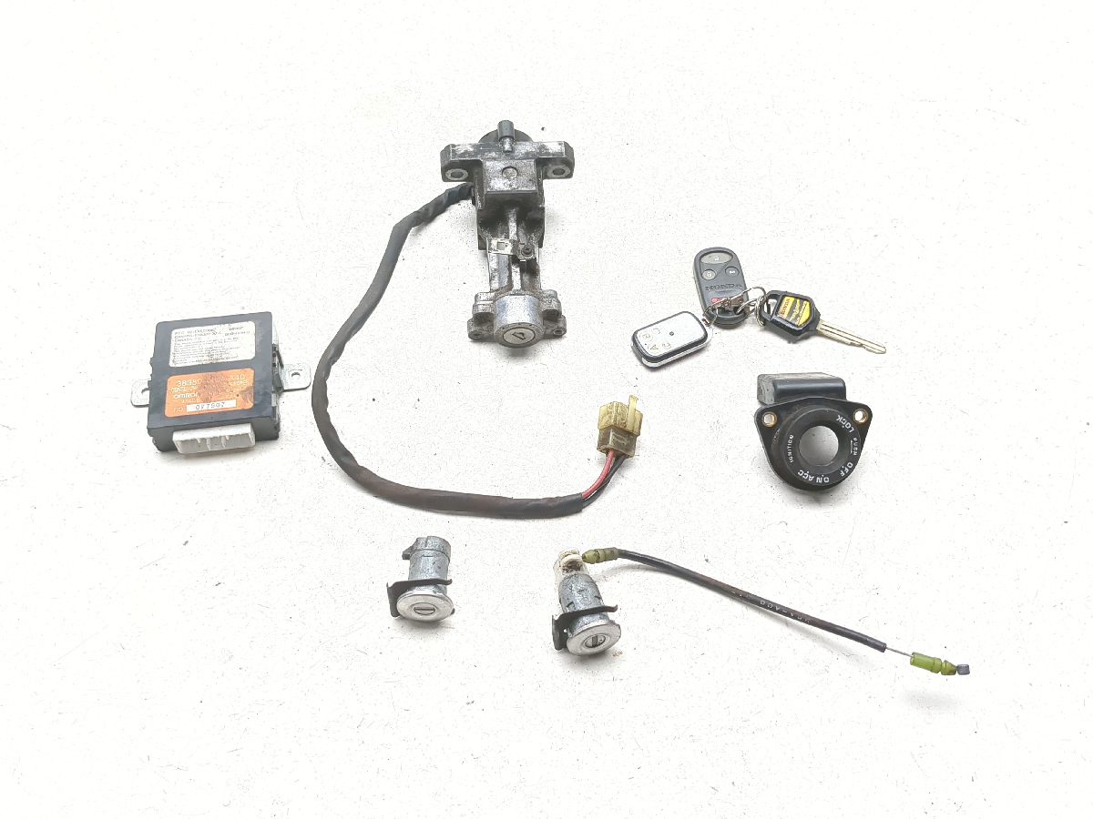 01-05 Honda Goldwing 1800 GL 1800 Lock Ignition W/ Key Trunk Unit 38380-MCA-A40