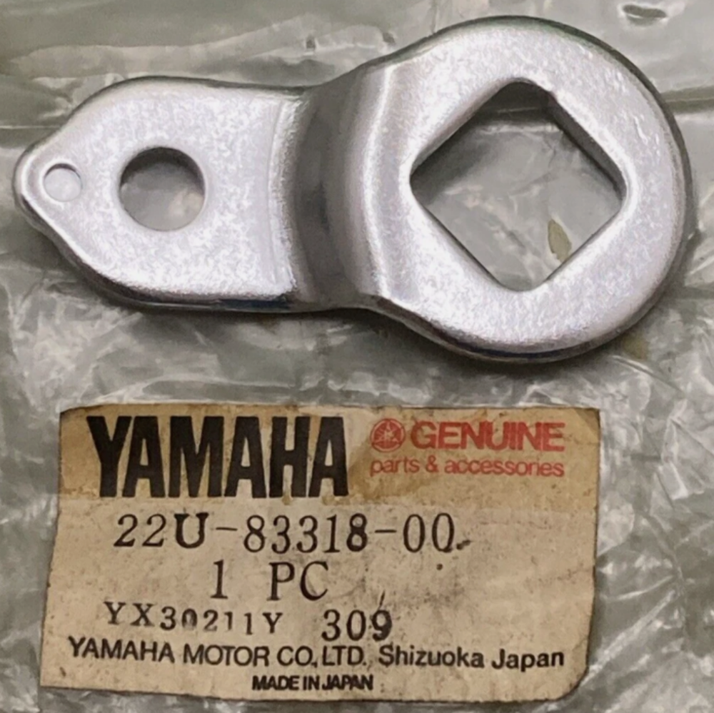 NEW GENUINE YAMAHA 22U-83318-00 Stay Flasher 1