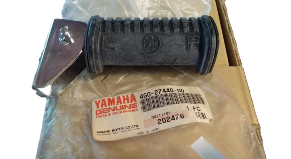 Yamaha XJ550 XZ550 XS400 OEM Right Rear Footrest 4G0-27440-00