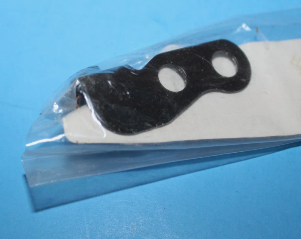 NOS YAMAHA YZ250 YZ 250 FRONT FORK CABLE RETAINER HOLD OEM # 4EW-2331E-L1-00