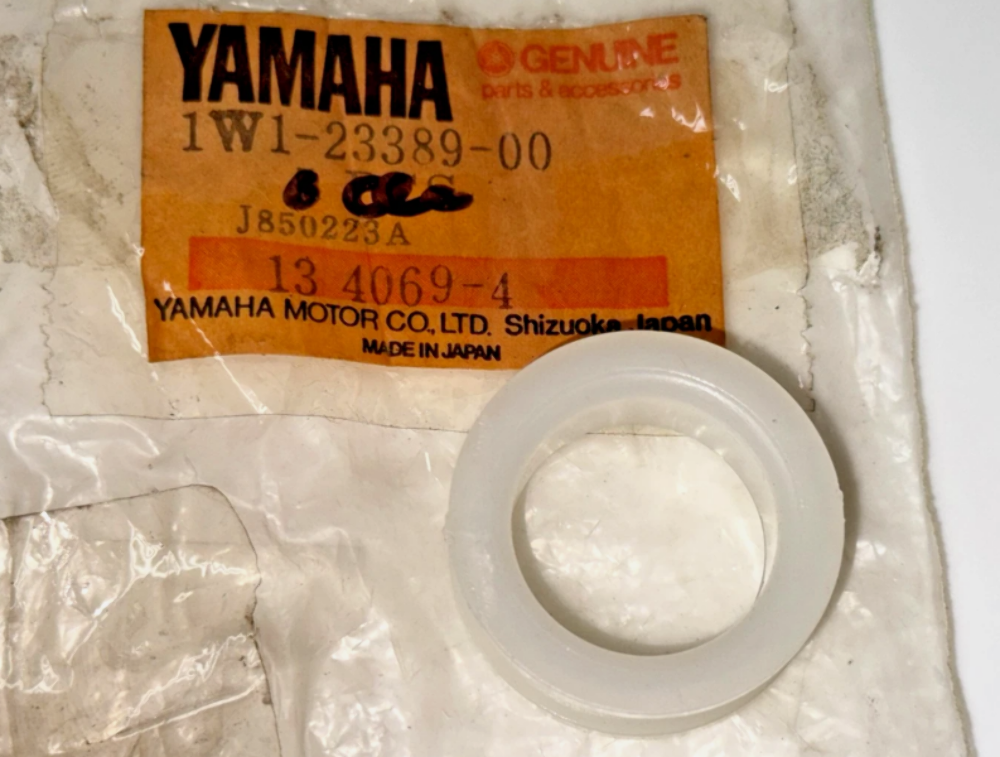 OEM 1977-84 YAMAHA IT175 YZ125 XT250 TT500 MX175 CABLE GUIDE INSERT 1W1-23389-00
