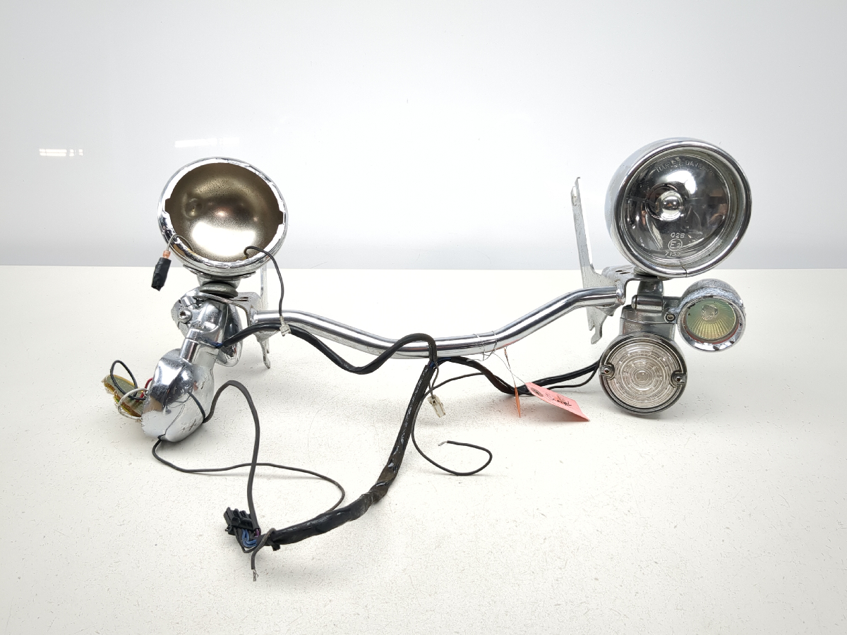 00-06 Harley Davidson FLHR Road KingFront Turn Signal Light Bar