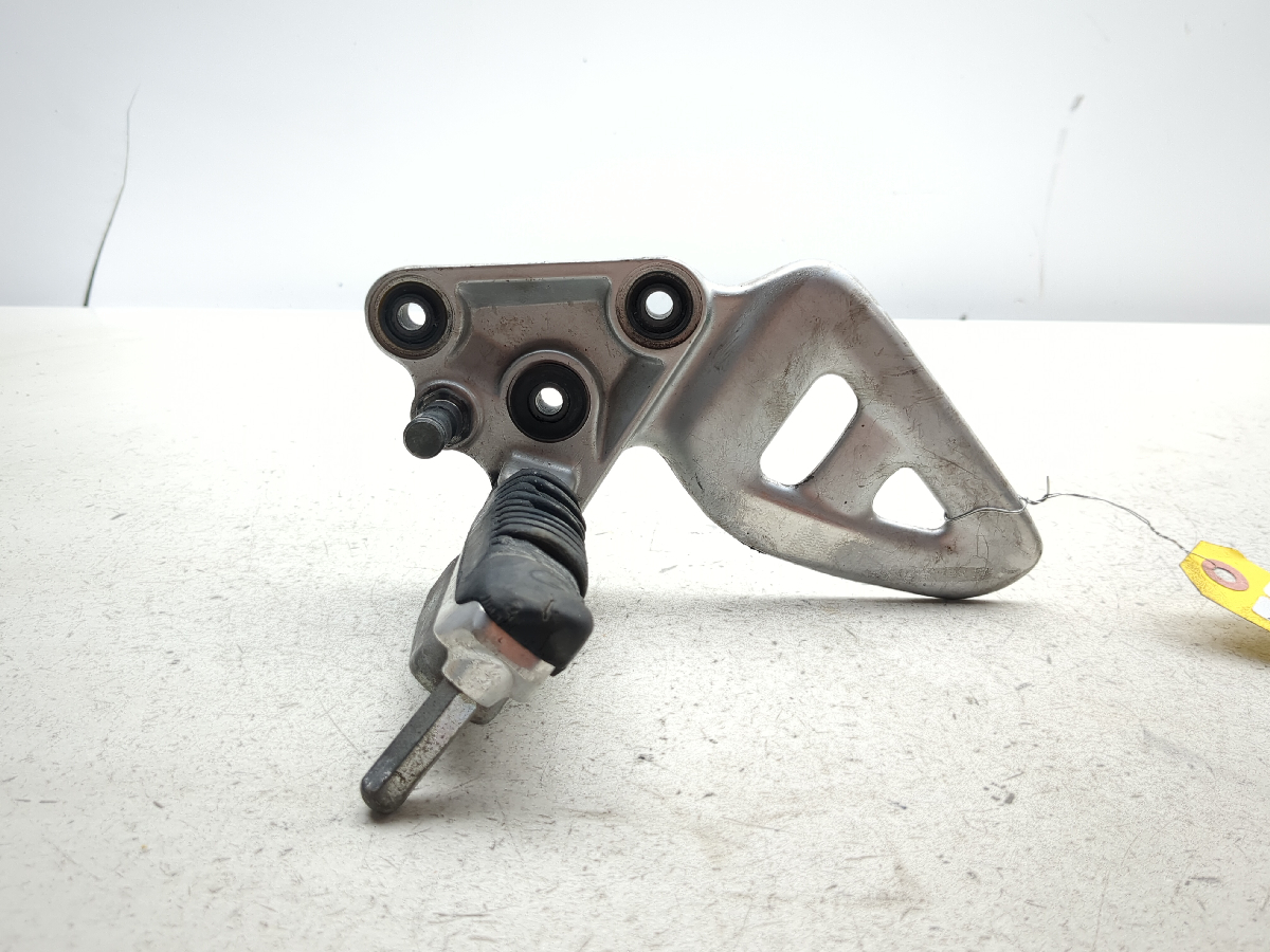 99-07 Suzuki Hayabusa GSX1300R Front Left Front Driver Foot Peg