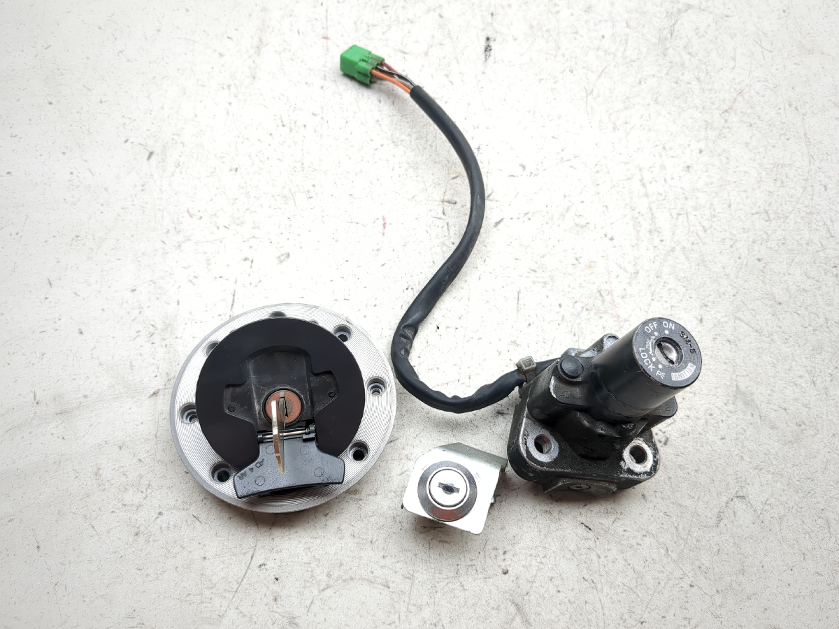 99-07 Suzuki Hayabusa GSX1300R Lock Set Ignition Switch Cap And Key