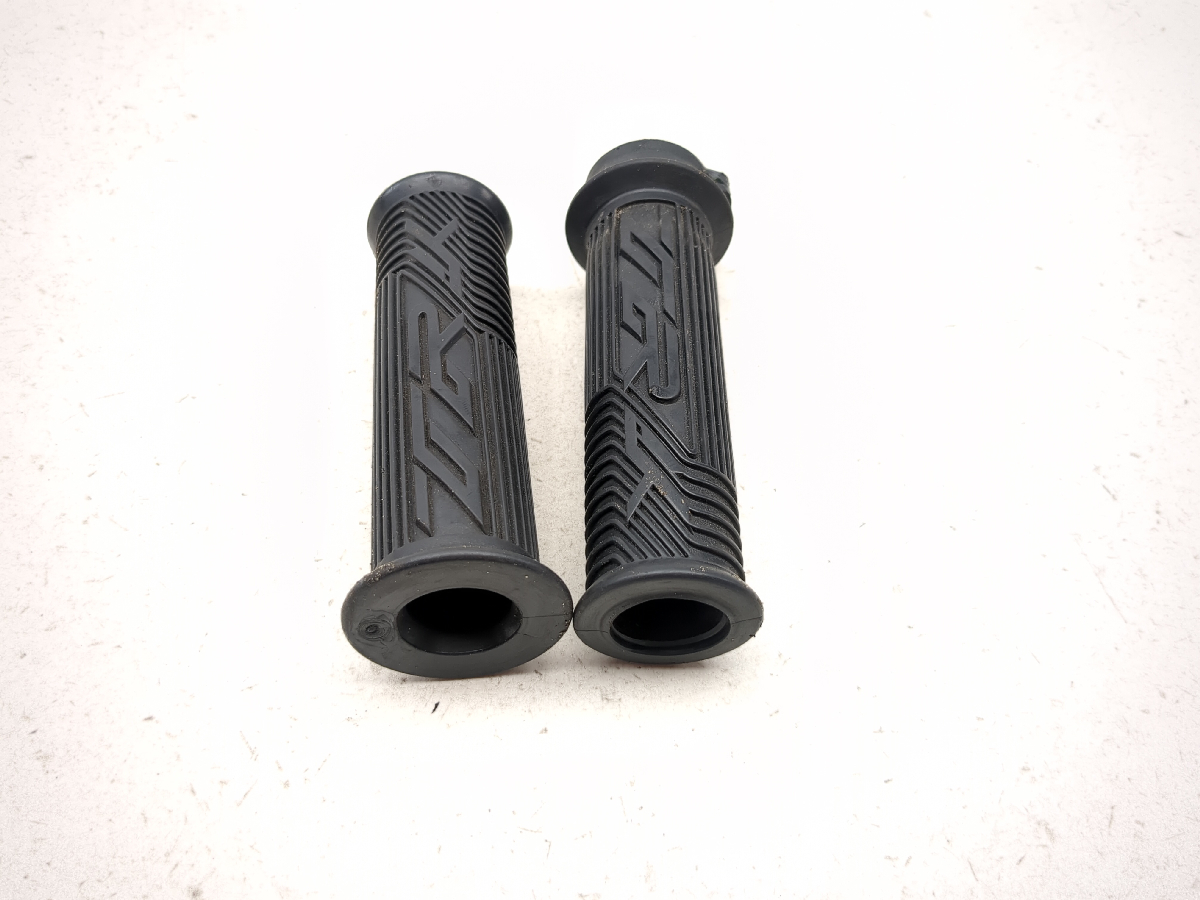17-25 Benelli TRK 502X Throttle Tube And Grips