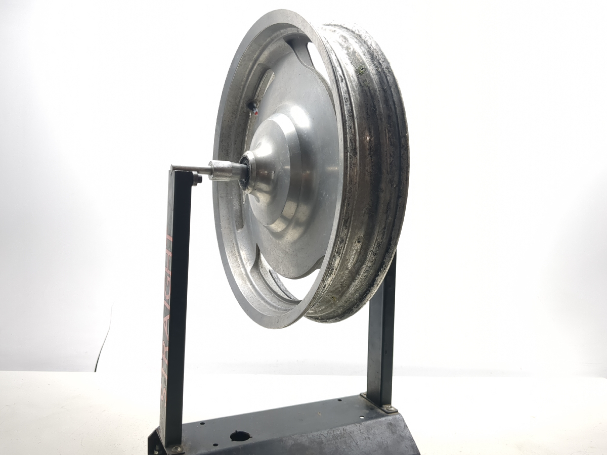 00 Honda Shadow Sabre VT1100 Front Wheel Rim STRAIGHT 18x3.00