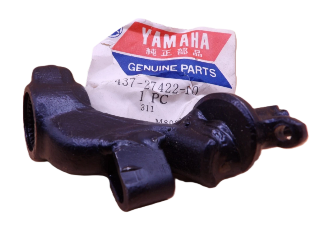 NOS Yamaha 1974-75 DT175 1974-75 DT100 Foot Rest Peg Step Bracket 437-27422-10