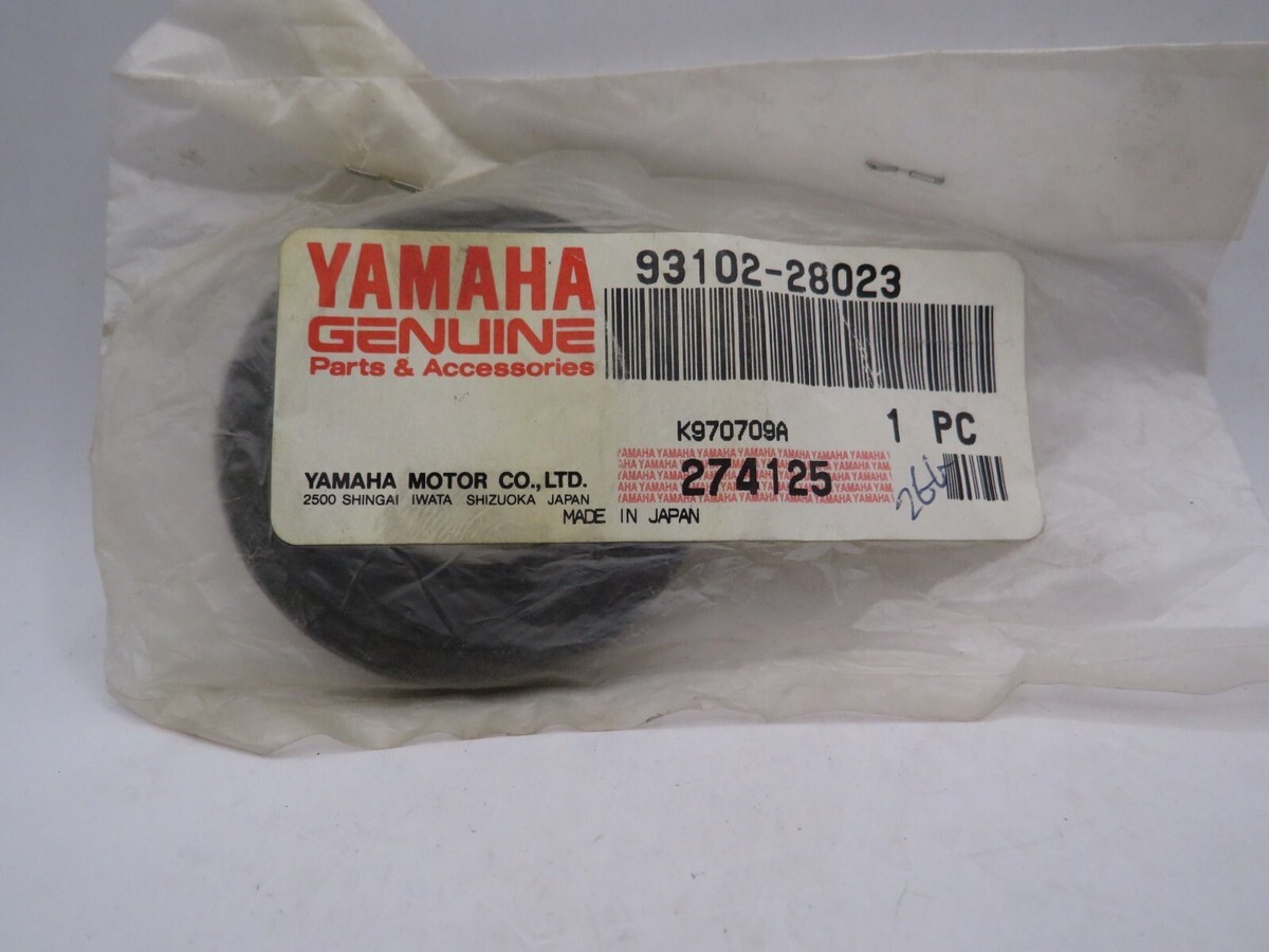 NOS Yamaha RD250 RD400 1973-79 XS500 OEM REAR WHEEL OIL SEAL 93102-28023 QTY 2