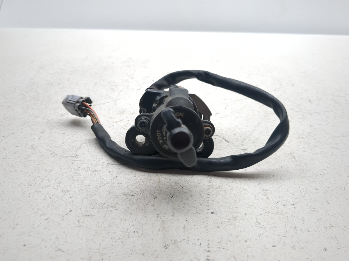 06 07 Suzuki GSXR 600 750 Ignition Lock With Key