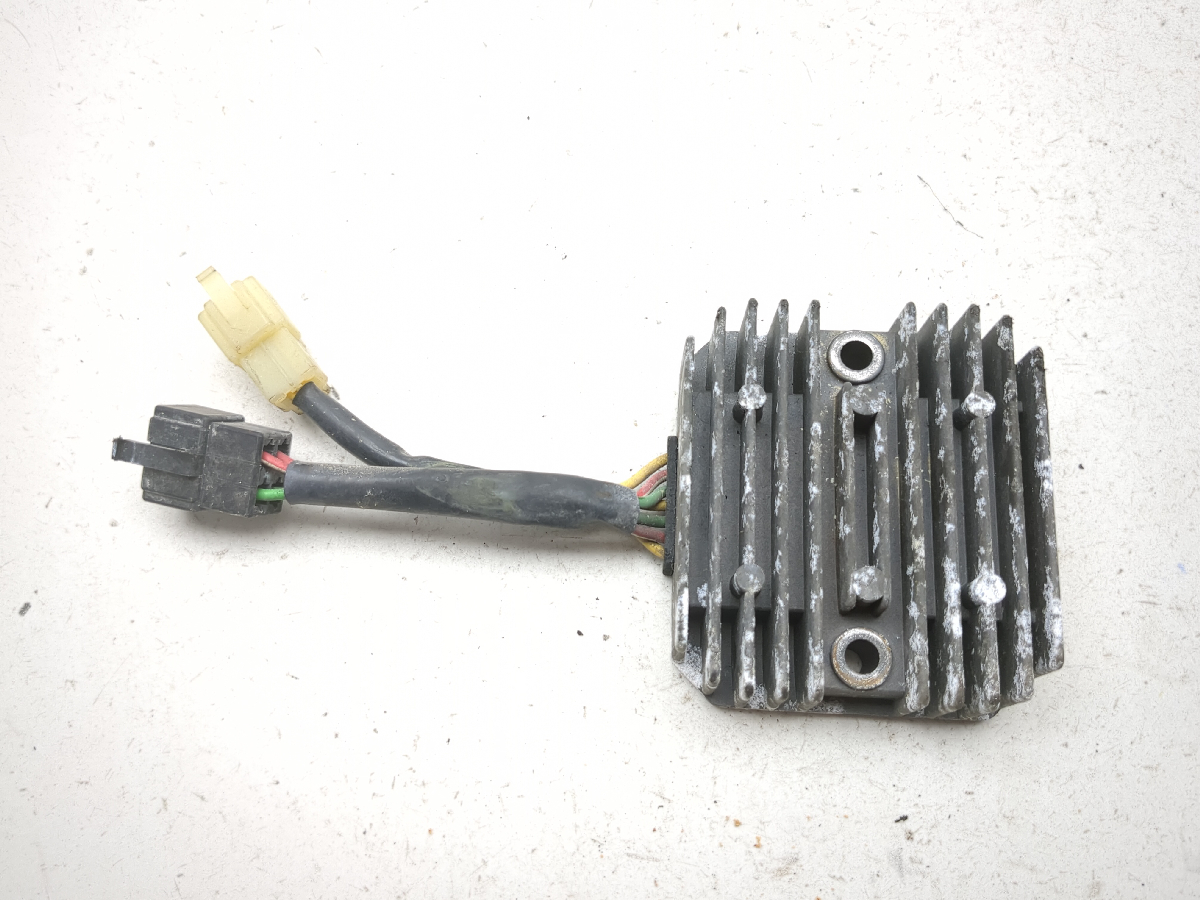 94-04 Honda VF750C Magna 750 Voltage Regulator Rectifier