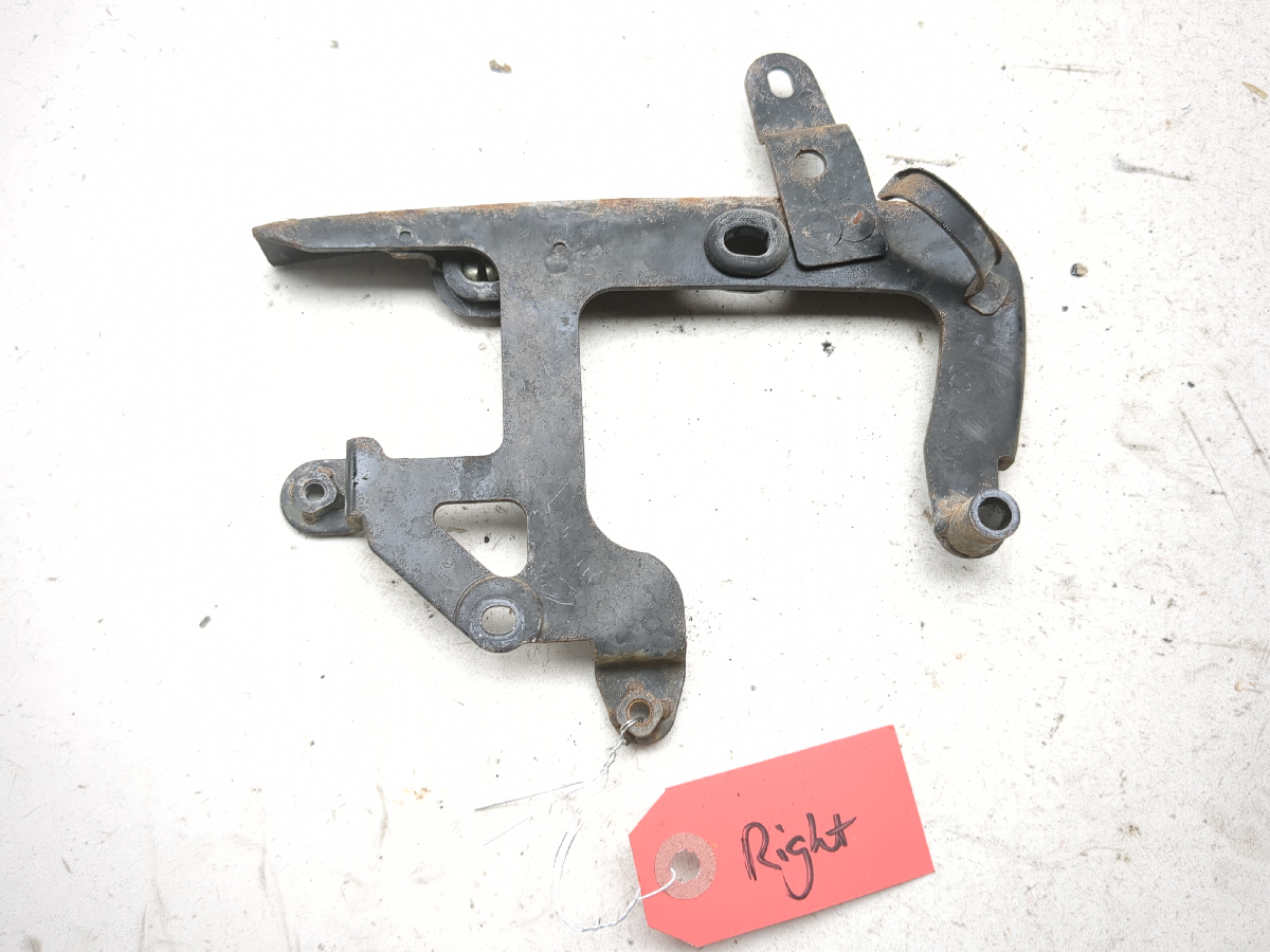 94-04 Honda VF750C Magna 750 Right Side Carburetor Mount Bracket Holder TRSH PL