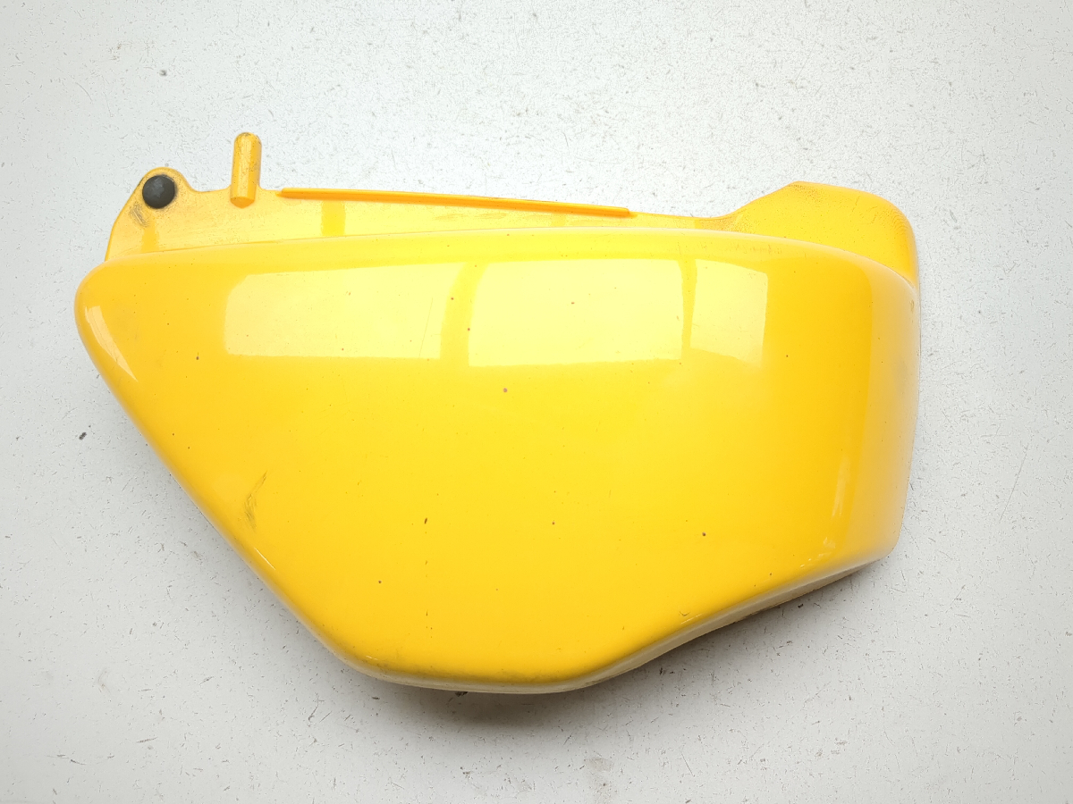 94-04 Honda VF750C Magna 750 Right Side Lower Seat Cover Panel 83650-MZ5-0000