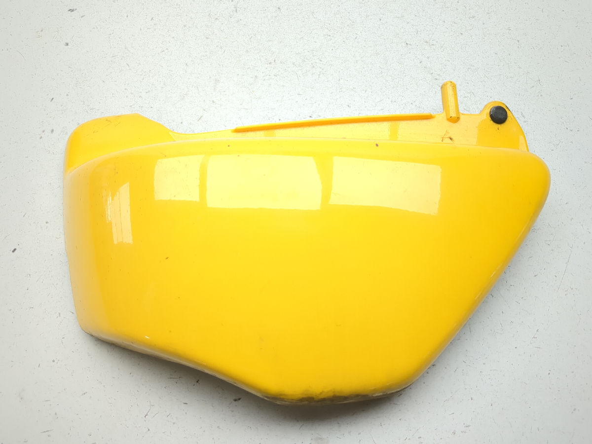94-04 Honda VF750C Magna 750 Left Side Lower Seat Cover Panel 83750-MZ5-0000
