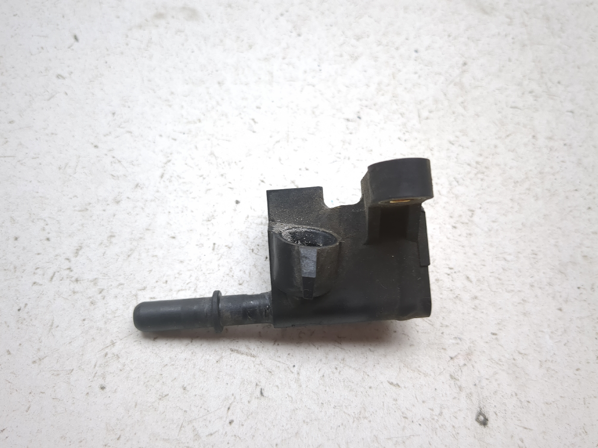 10-25 Honda VT750 Shadow Aero 750 Gas Fuel Injector Rail
