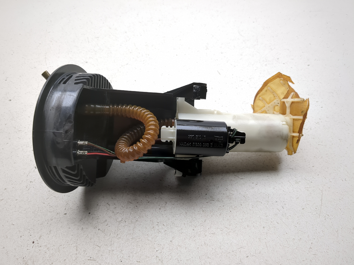 01-12 BMW F650 GS F650GS Petrol Gas Fuel Pump Assembly 23465859