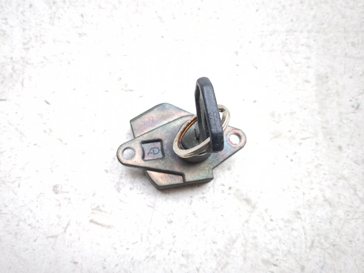 00 01 Kawasaki ZX900E ZX9R Lock With Key