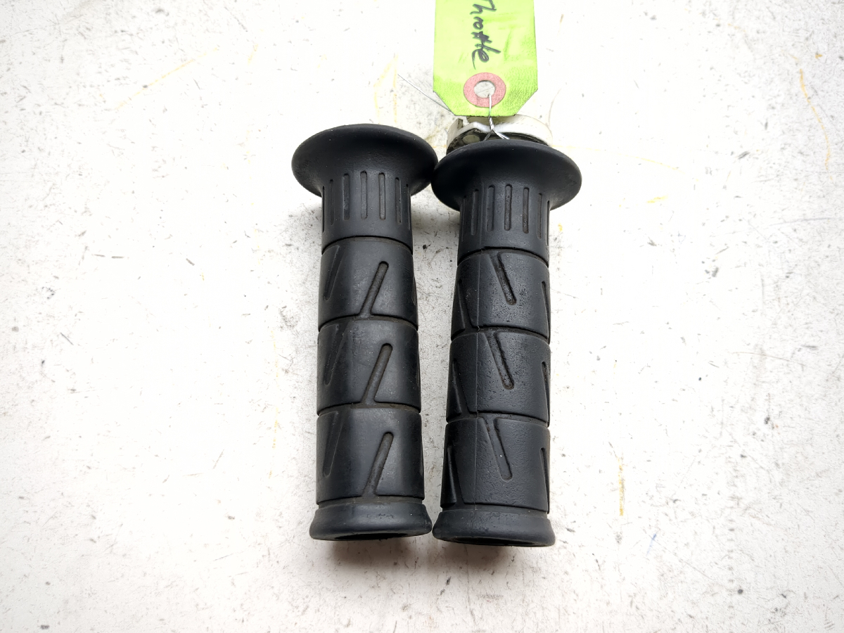 00 01 Kawasaki ZX900E ZX9R Throttle Tube And Grips