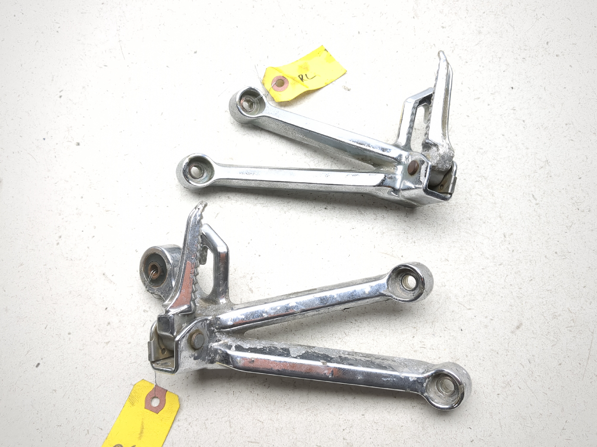 04 05 Suzuki GSXR 600 750 Rear Chrome Passenger Foot Pegs Set Pair
