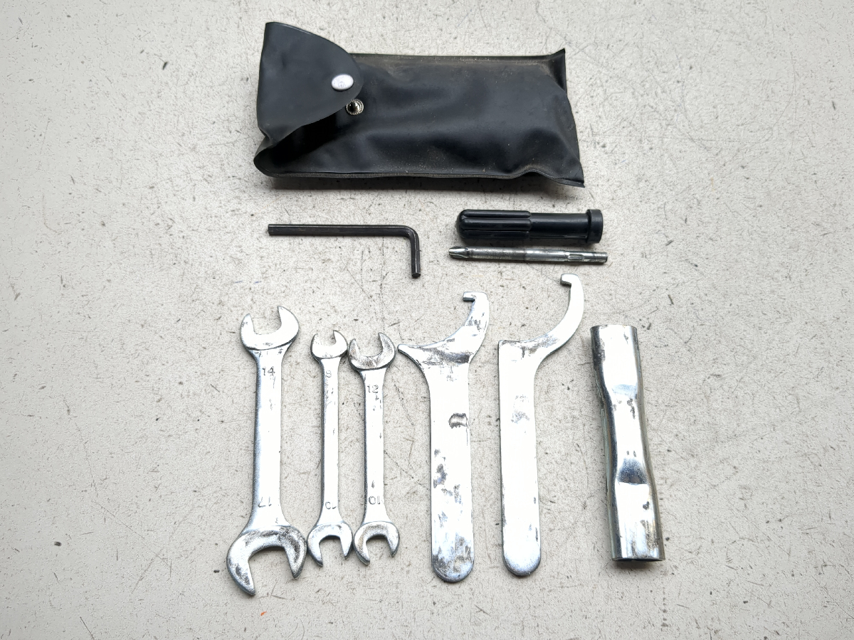 06-16 Kawasaki Vulcan 900 VN900C Tool Kit With Case