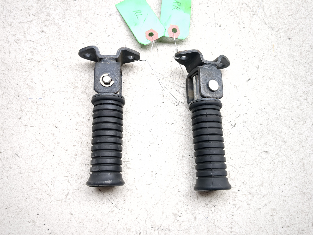 06-16 Kawasaki Vulcan 900 VN900C Passenger Foot Pegs Set Pair