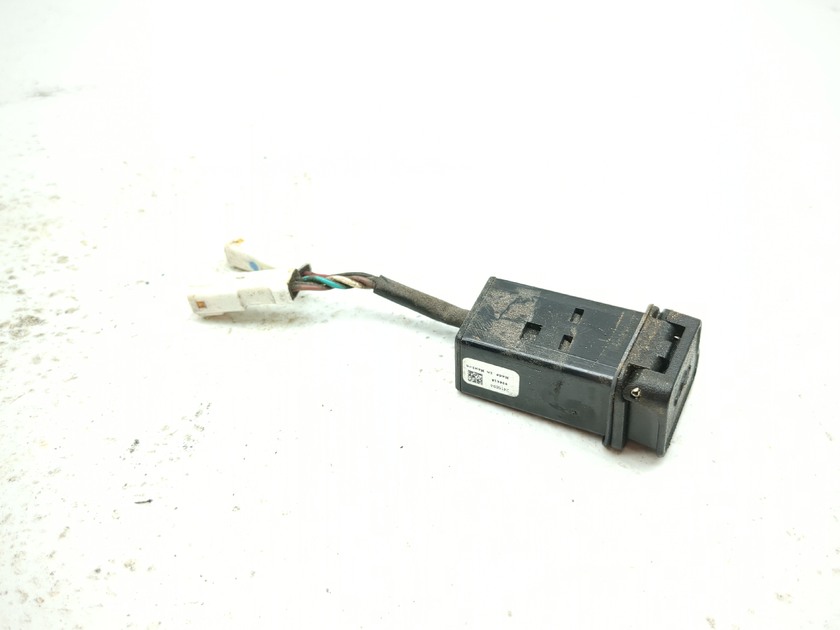 21-24 Polaris Slingshot SL USB Media Connector 2415894