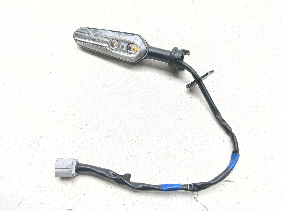 22-25 Yamaha YZF-R7 YZF R7 VARROC Front Right Turn Signal Light TRSH AP