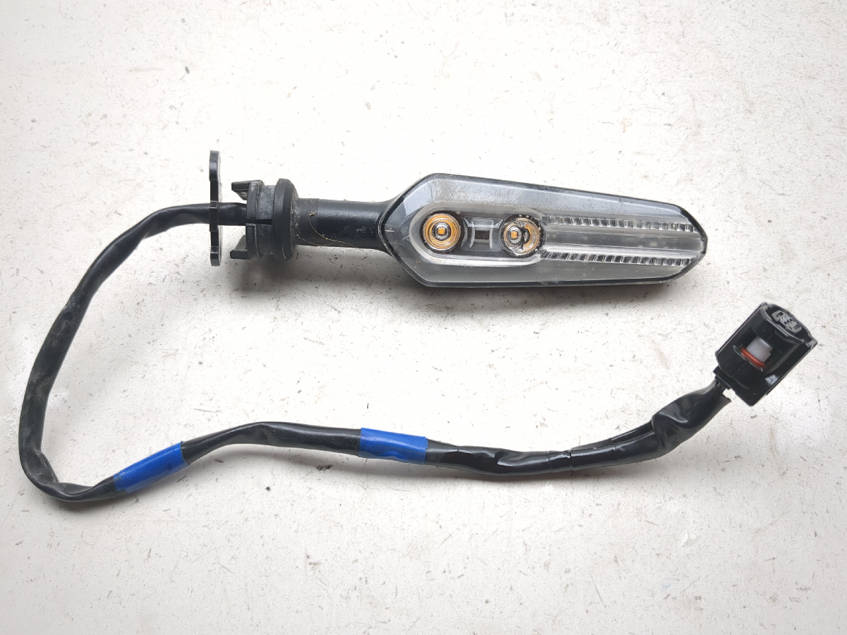 22-25 Yamaha YZF-R7 YZF R7 VARROC Front Left Turn Signal Flasher Indicator Light
