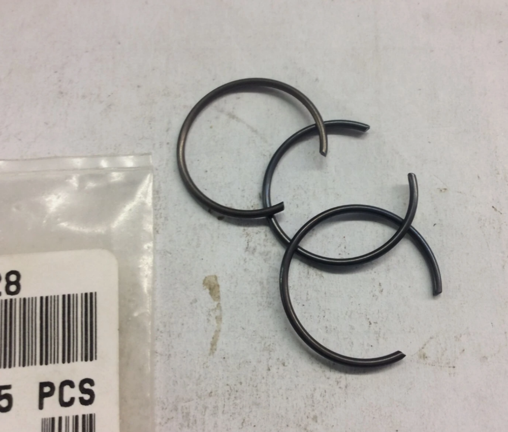 Yamaha XS1 XS1B XV16 XV17 XV920, XT 600 550 Circlip OEM Part # 93450-24028 QTY 6