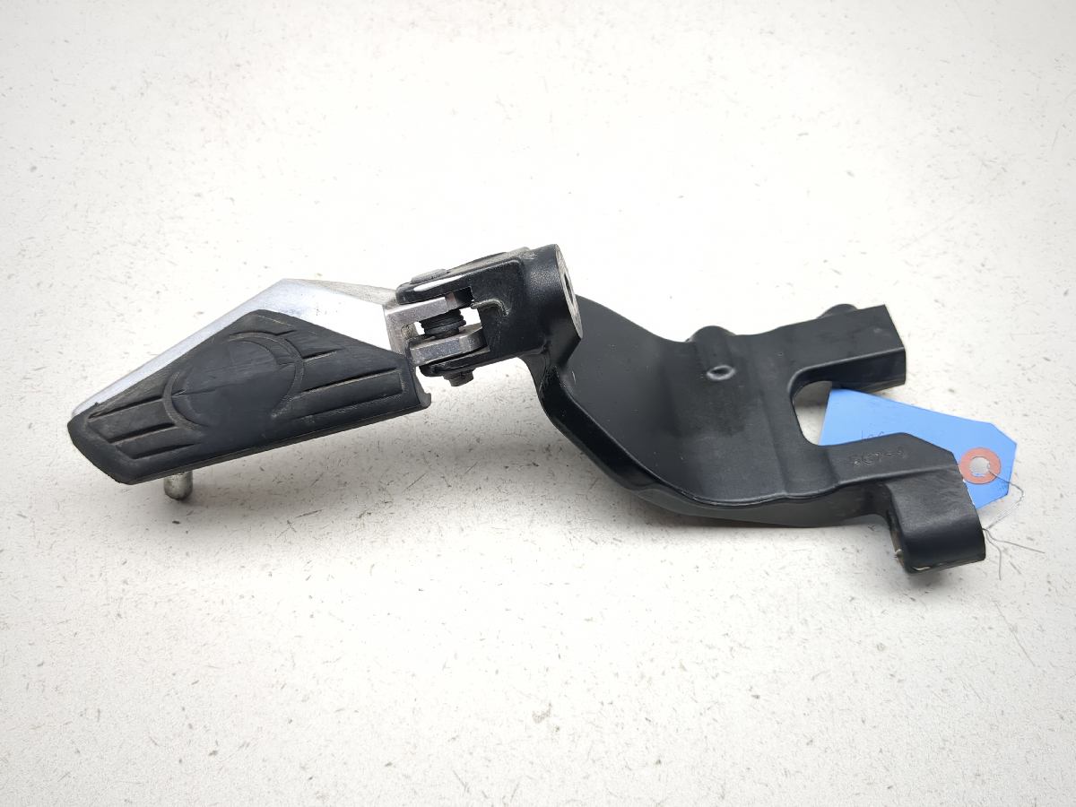 08-17 Yamaha Raider XV1900 CU Front Left Driver Foot Peg