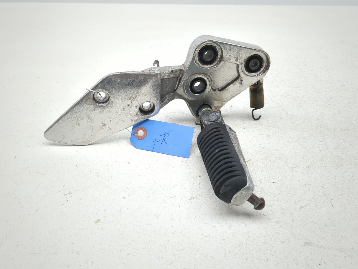 05 Yamaha FZ1 S Right Front Driver Foot Peg