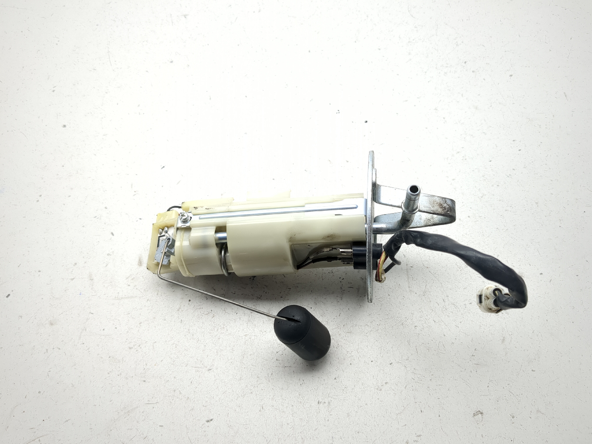 09-16 Suzuki GSXR 1000 Petrol Gas Fuel Pump Assembly 15100-47H00