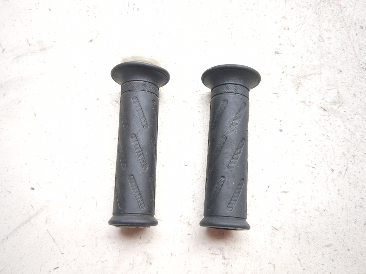 99-07 Suzuki Hayabusa GSX1300R Throttle Tube And Grips